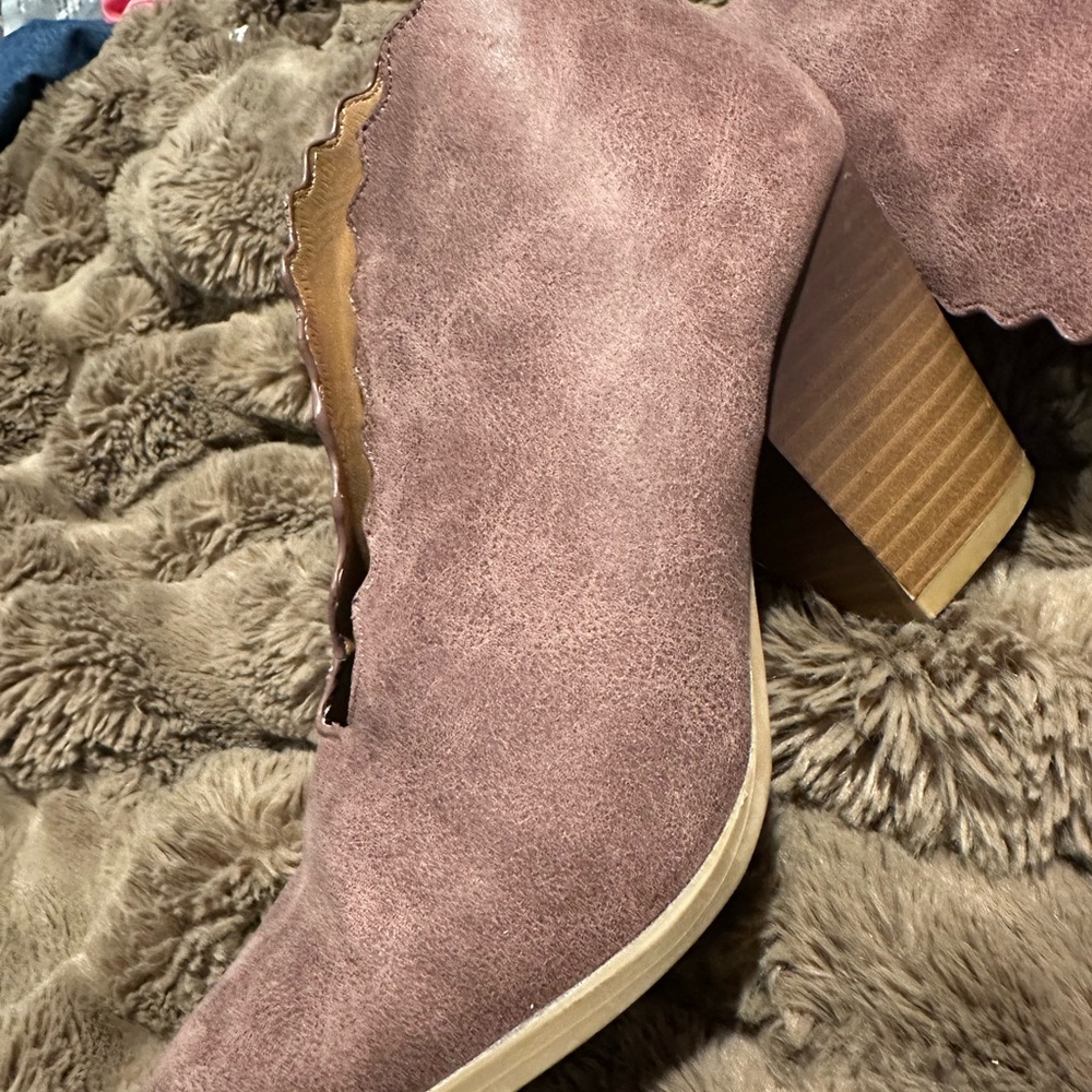 Qupid Mauve Scalloped Ankle Boots - Picture 8 of 8